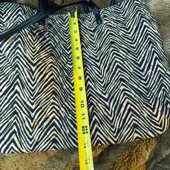 VERA BRADLEY Black & Tan quilted Shoulder Tote Bag Large/Floral Lining - Picture 11 of 12